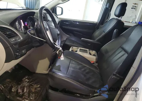 2013 Chrysler Town & Country Touring z USA, uszkodzony, nr VIN 2C4RC1BG8DR689098